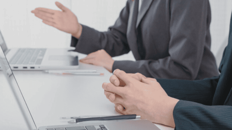 【解決事例】事業再編に伴う従業員との雇用契約終了に関する紛争を円満解決した事例